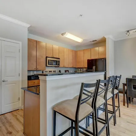 2502 Leon 4Br Apartment
